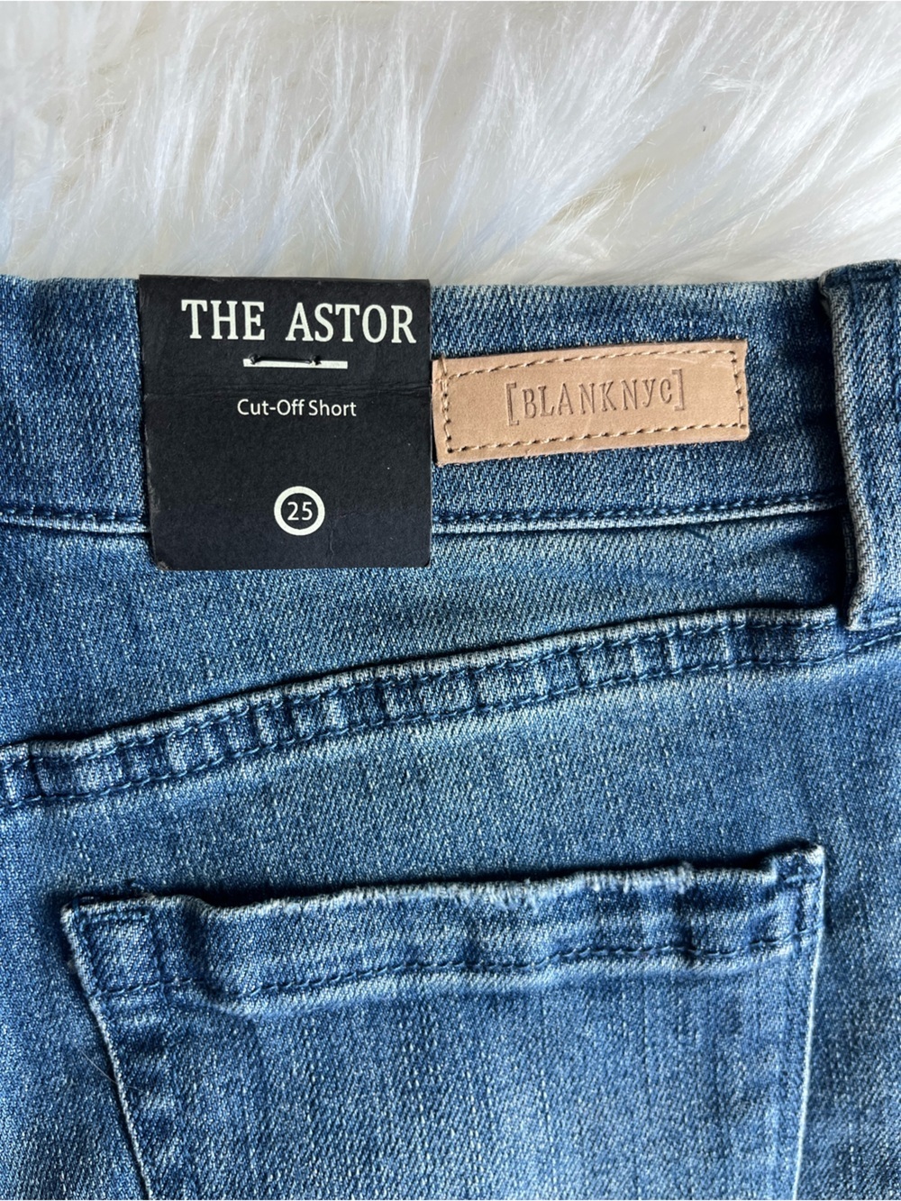 🆕 BlankNYC The Astor Cut Off Shorts Distressed Denim Blue jeans Size 25 - Picture 8 of 14